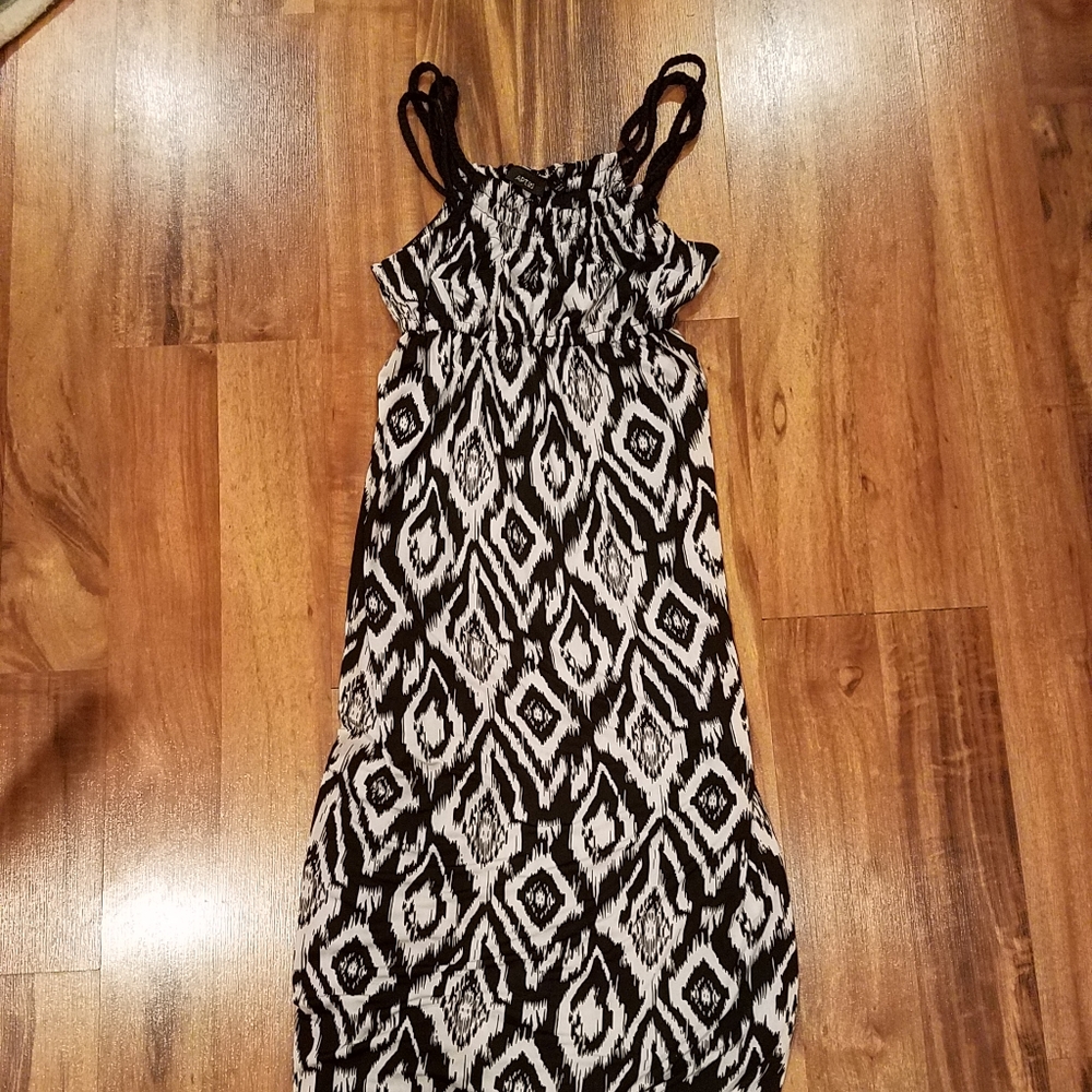 Women's Apt.9 black and white maxi dress.